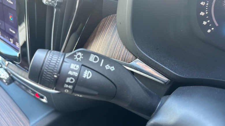 Volvo XC60 2.0 T8 [455] RC PHEV Ultimate Dark 5dr AWD Gtron Estate